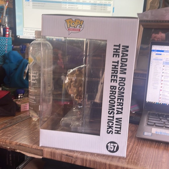 Harry Potter funko pop Madam rosmerta with the three broomsticks - Picture 2 of 4